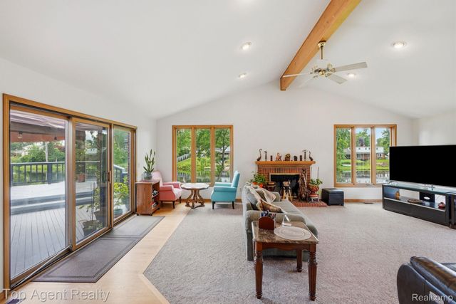 52825 Seven Oaks Drive, Shelby Charter Township, MI 48316