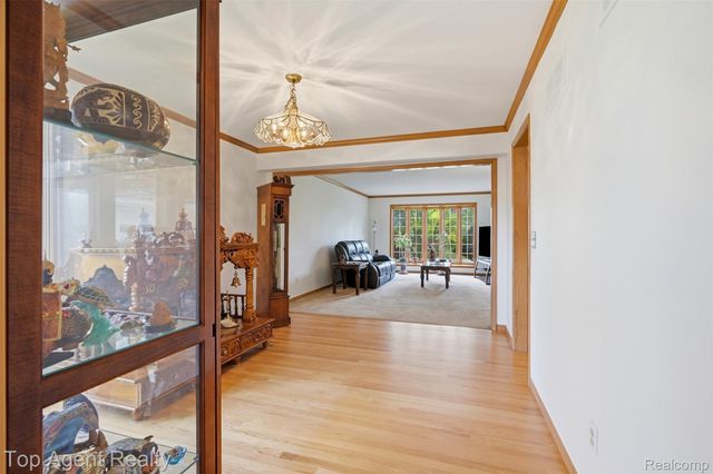 52825 Seven Oaks Drive, Shelby Charter Township, MI 48316