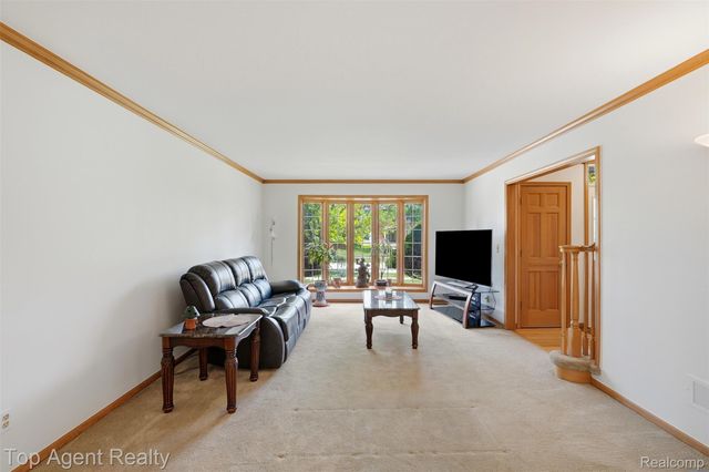 52825 Seven Oaks Drive, Shelby Charter Township, MI 48316