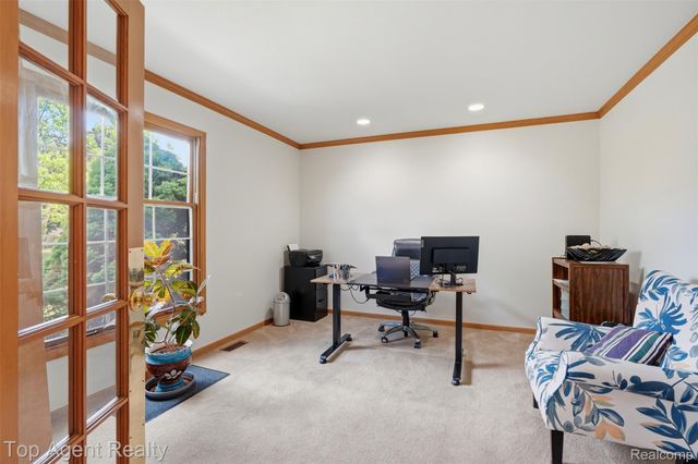 52825 Seven Oaks Drive, Shelby Charter Township, MI 48316