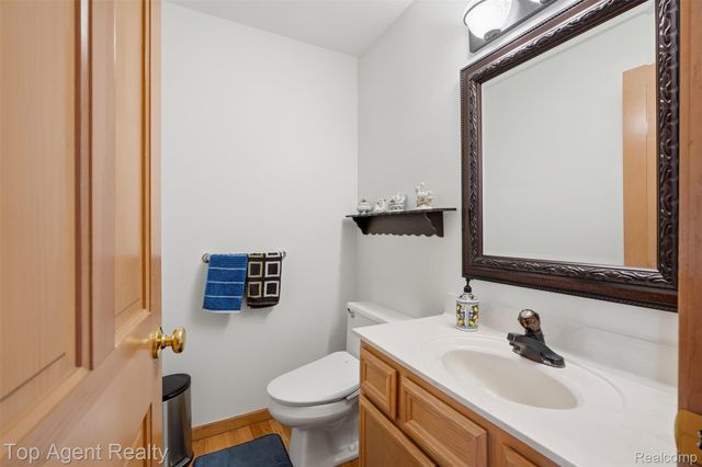 52825 Seven Oaks Drive, Shelby Charter Township, MI 48316