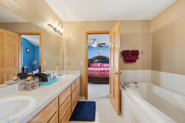 52825 Seven Oaks Drive, Shelby Charter Township, MI 48316