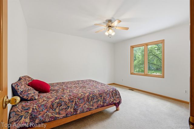 52825 Seven Oaks Drive, Shelby Charter Township, MI 48316