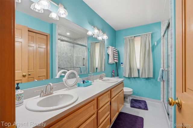 52825 Seven Oaks Drive, Shelby Charter Township, MI 48316