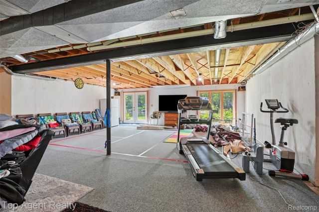 52825 Seven Oaks Drive, Shelby Charter Township, MI 48316