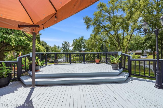 52825 Seven Oaks Drive, Shelby Charter Township, MI 48316