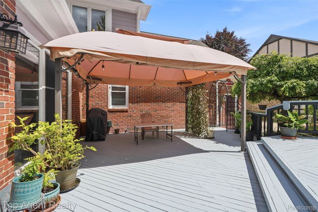 52825 Seven Oaks Drive, Shelby Charter Township, MI 48316