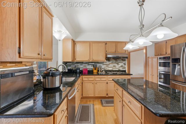 52825 Seven Oaks Drive, Shelby Charter Township, MI 48316