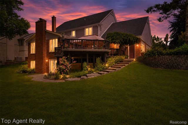 52825 Seven Oaks Drive, Shelby Charter Township, MI 48316