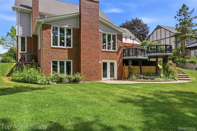 52825 Seven Oaks Drive, Shelby Charter Township, MI 48316