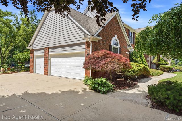 52825 Seven Oaks Drive, Shelby Charter Township, MI 48316