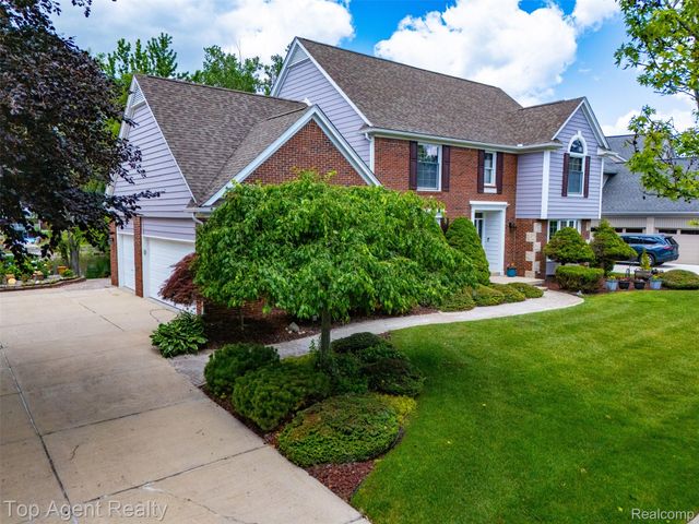 52825 Seven Oaks Drive, Shelby Charter Township, MI 48316