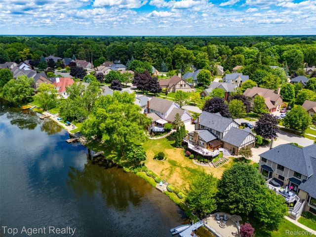 52825 Seven Oaks Drive, Shelby Charter Township, MI 48316