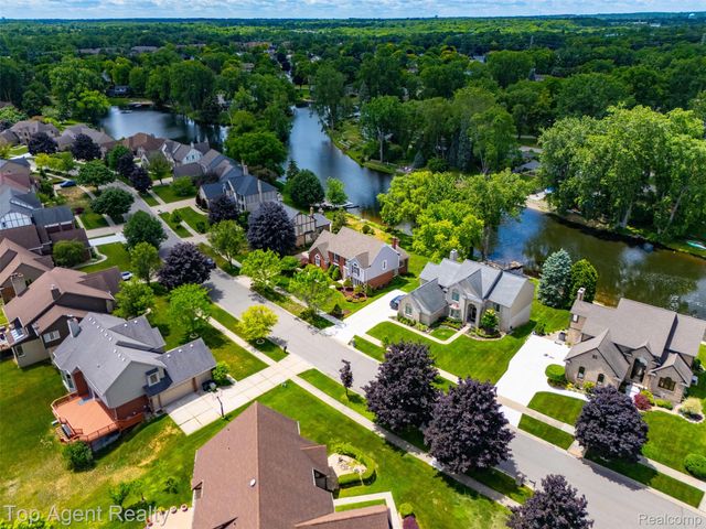 52825 Seven Oaks Drive, Shelby Charter Township, MI 48316