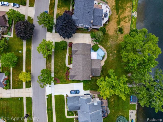 52825 Seven Oaks Drive, Shelby Charter Township, MI 48316