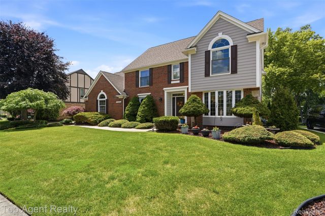 52825 Seven Oaks Drive, Shelby Charter Township, MI 48316