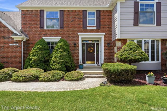 52825 Seven Oaks Drive, Shelby Charter Township, MI 48316