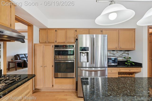 52825 Seven Oaks Drive, Shelby Charter Township, MI 48316