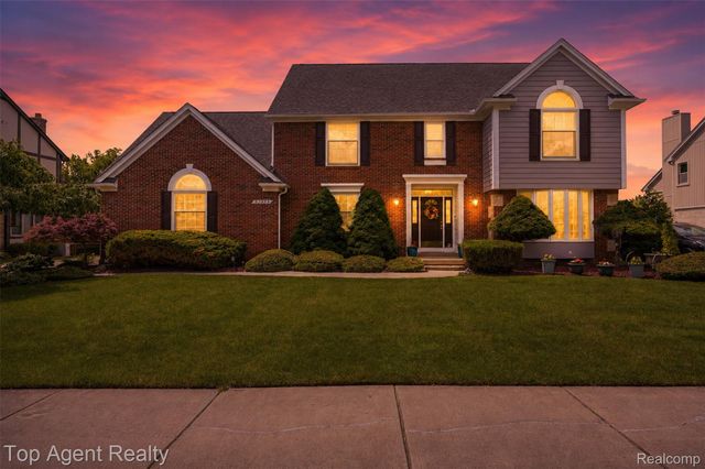 52825 Seven Oaks Drive, Shelby Charter Township, MI 48316