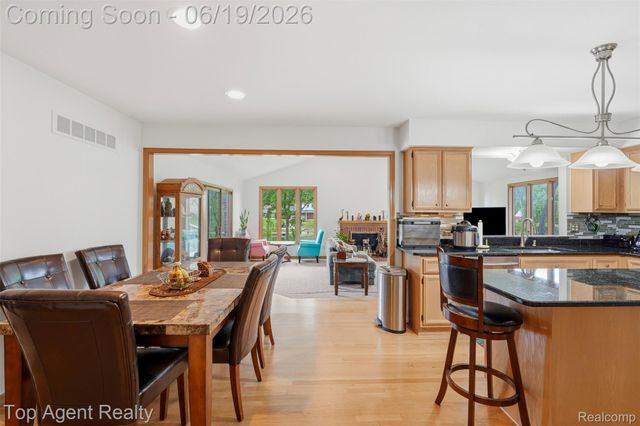 52825 Seven Oaks Drive, Shelby Charter Township, MI 48316