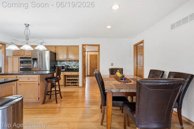 52825 Seven Oaks Drive, Shelby Charter Township, MI 48316