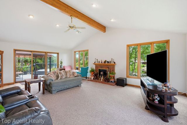 52825 Seven Oaks Drive, Shelby Charter Township, MI 48316