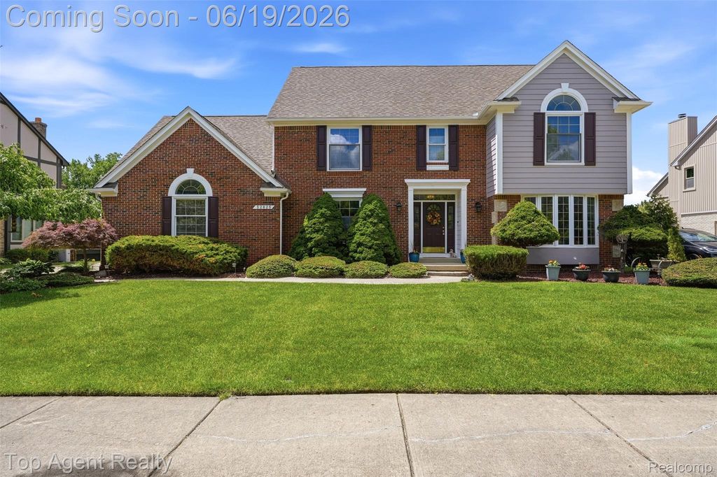 52825 Seven Oaks Drive, Shelby Charter Township, MI 48316