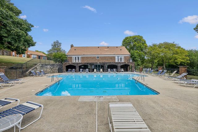 450 Huntington Ridge Dr, Nashville, TN 37211