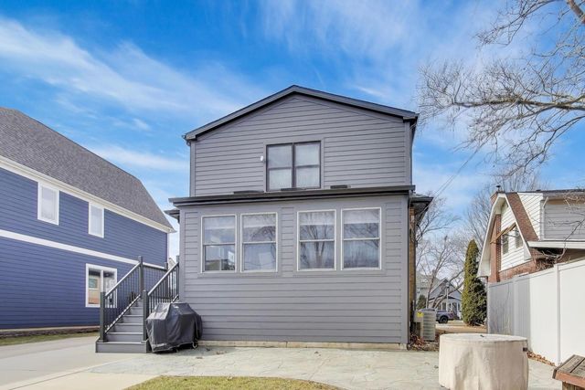 409 S Berkley Avenue, Elmhurst, IL 60126