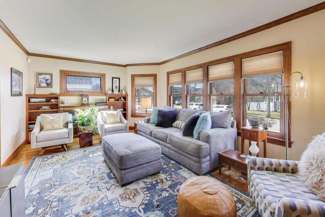 409 S Berkley Avenue, Elmhurst, IL 60126