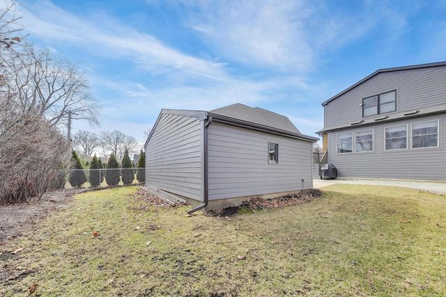 409 S Berkley Avenue, Elmhurst, IL 60126