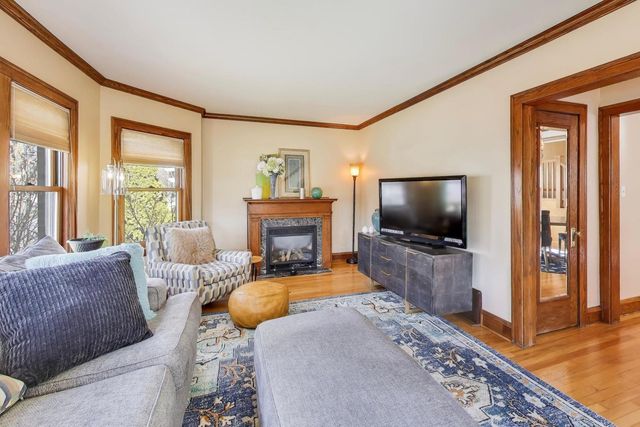 409 S Berkley Avenue, Elmhurst, IL 60126