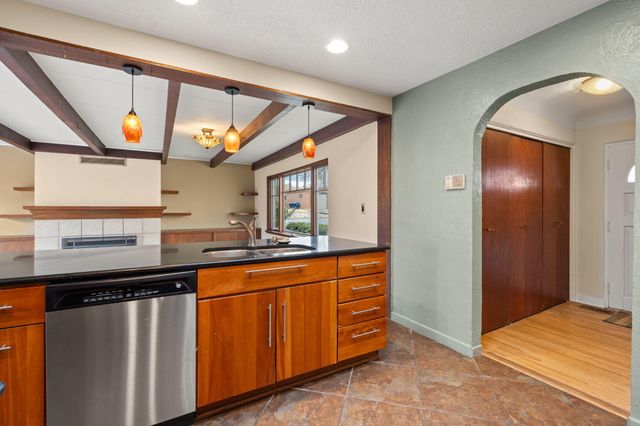 2723 MCEARL Avenue SE, Albuquerque, NM 87106