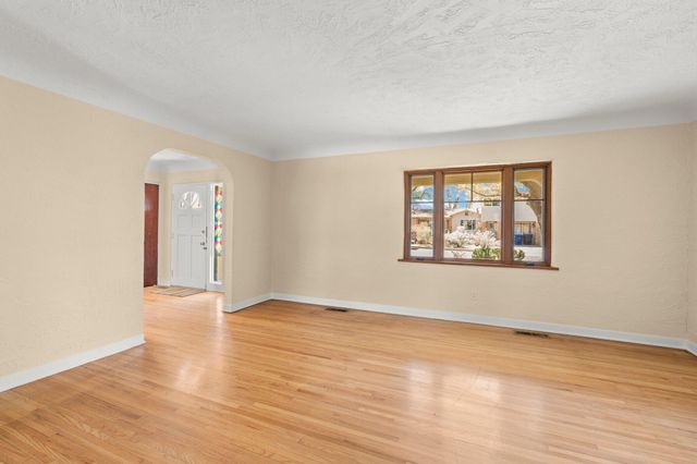 2723 MCEARL Avenue SE, Albuquerque, NM 87106