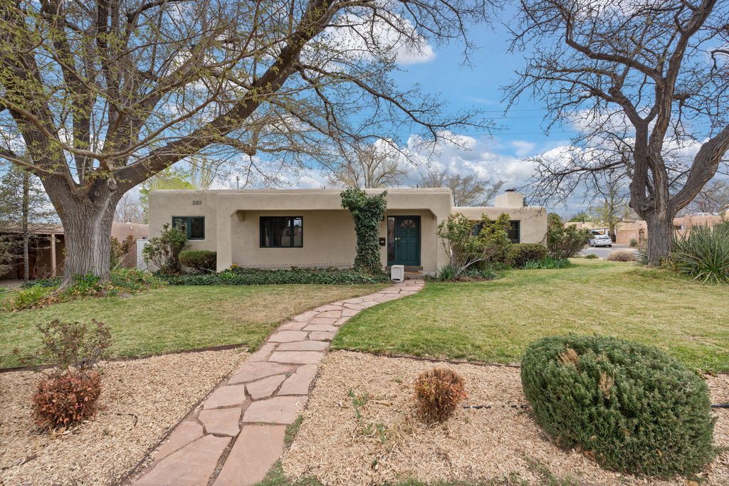 2723 MCEARL Avenue SE, Albuquerque, NM 87106