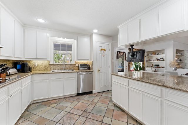 6015 Pebble Beach Drive, Houston, TX 77069
