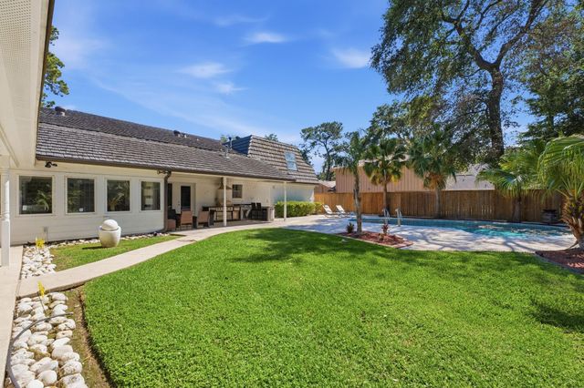6015 Pebble Beach Drive, Houston, TX 77069