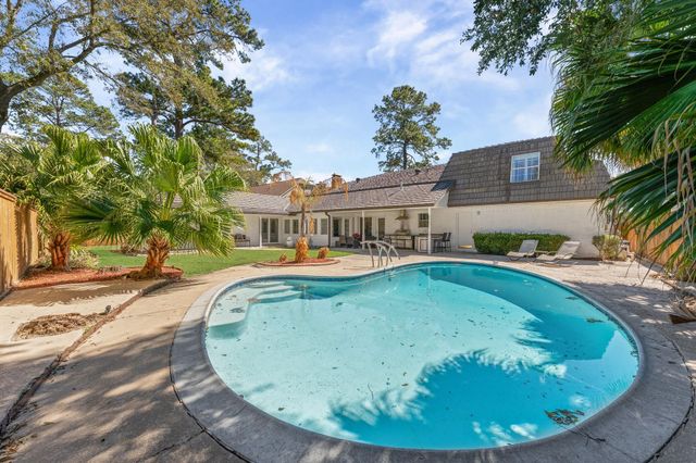 6015 Pebble Beach Drive, Houston, TX 77069