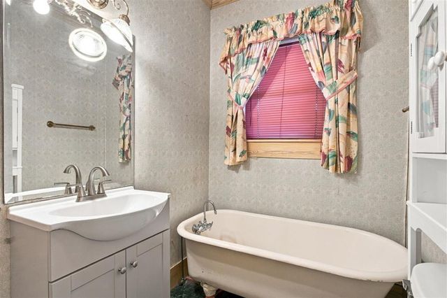 909 5th, Lake Charles, LA 70601