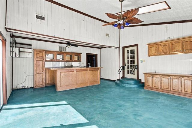 909 5th, Lake Charles, LA 70601