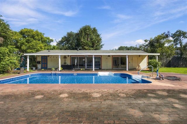 909 5th, Lake Charles, LA 70601