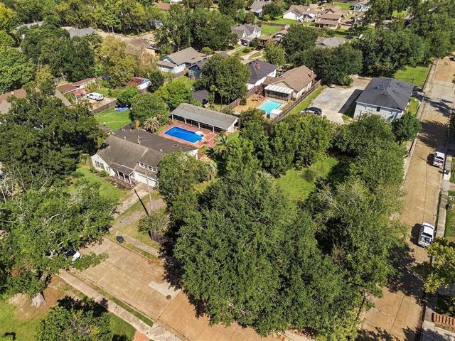 909 5th, Lake Charles, LA 70601
