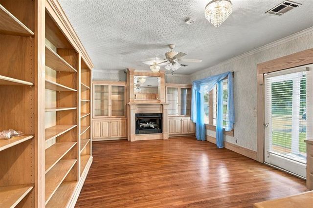 909 5th, Lake Charles, LA 70601