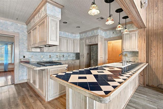 909 5th, Lake Charles, LA 70601