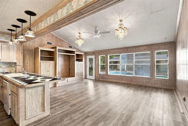 909 5th, Lake Charles, LA 70601