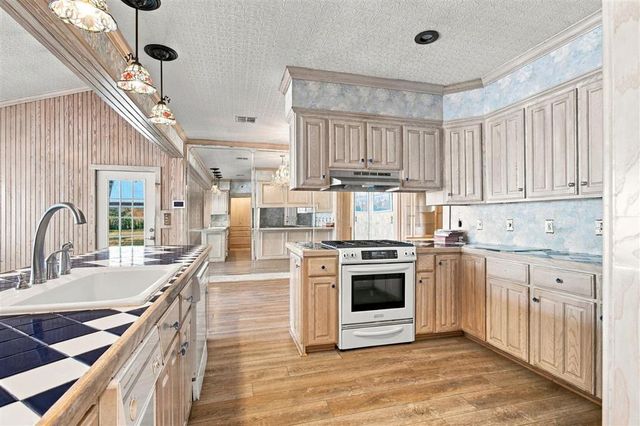 909 5th, Lake Charles, LA 70601