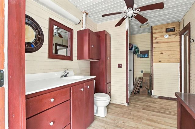 909 5th, Lake Charles, LA 70601