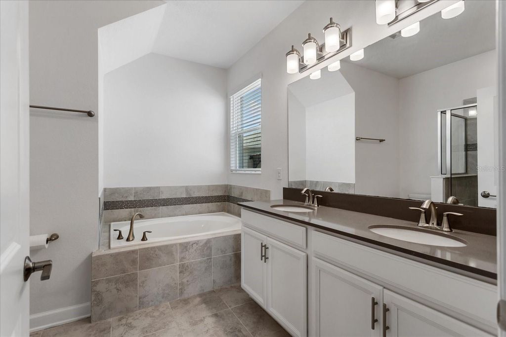Image 13 of property listing at 11771 ALLEGORY ALLEY, Orlando, FL 32832