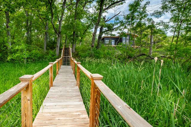 220 Robbins Road, Valparaiso, IN 46385