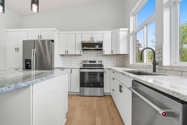 220 Robbins Road, Valparaiso, IN 46385
